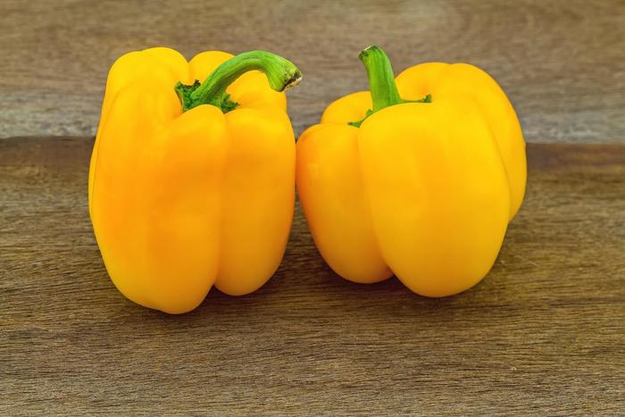 Pepper 'Golden California Wonder' - Sweet Bell Pepper from The Flower Spot Pepper 'Golden California Wonder' - Sweet Bell Pepper from The Flower Spot